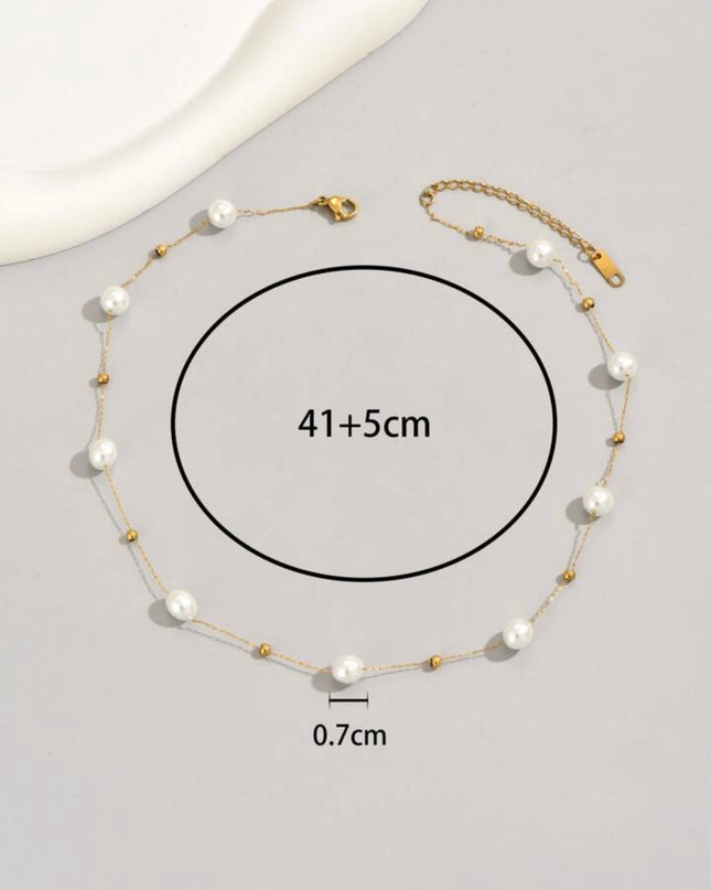 Collar Elegante con cuencas blancas