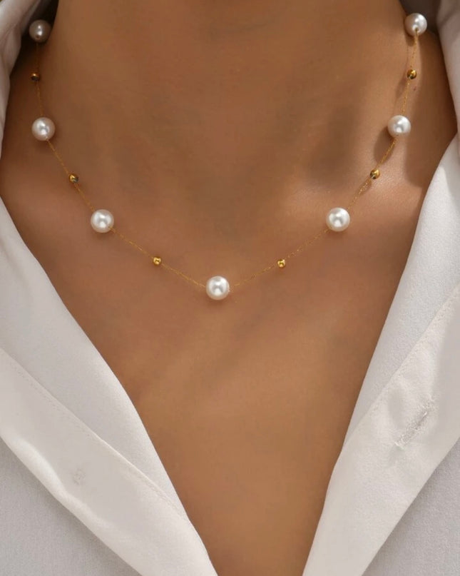 Collar Elegante con cuencas blancas