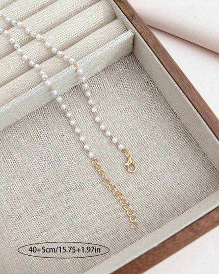 Collar con Diseño de Cereza y Perlas Blancas