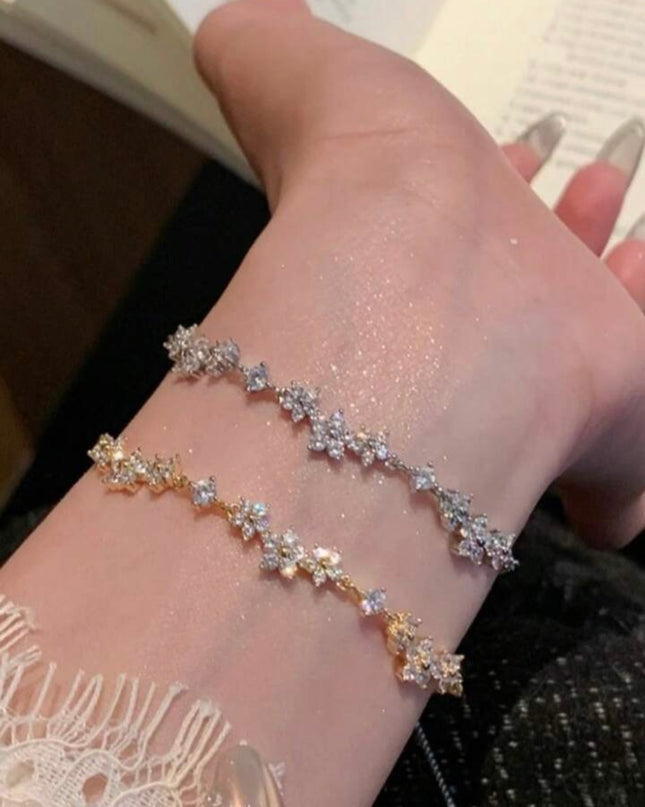 Brazalete ajustable de Flor de 5 pétalos con Circonita cúbica