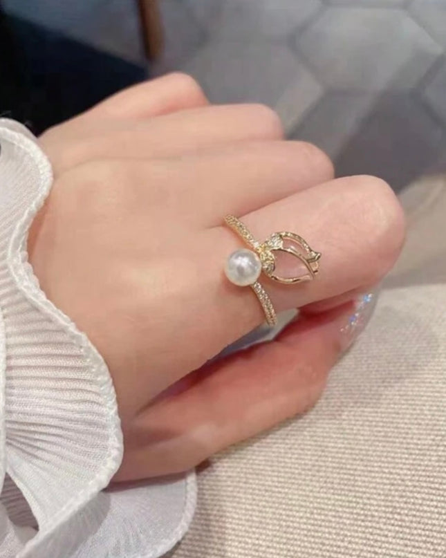 Anillo ajustable con Detalles de Perla y diseño de Tulipán