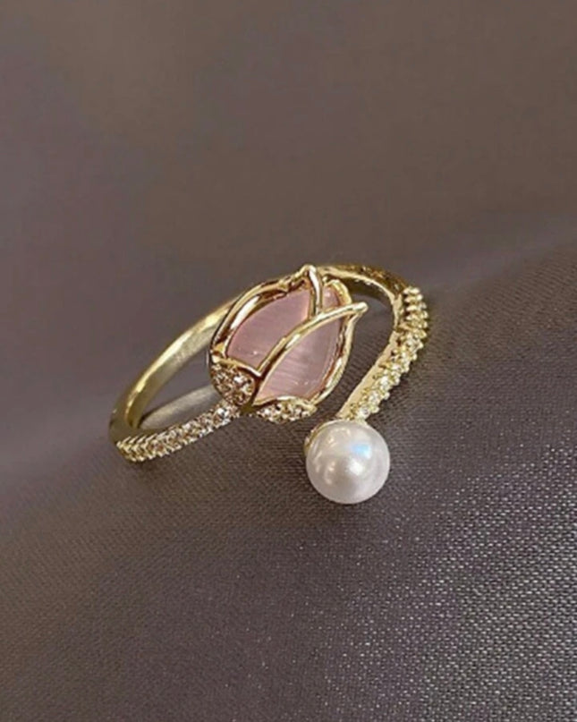 Anillo ajustable con Detalles de Perla y diseño de Tulipán