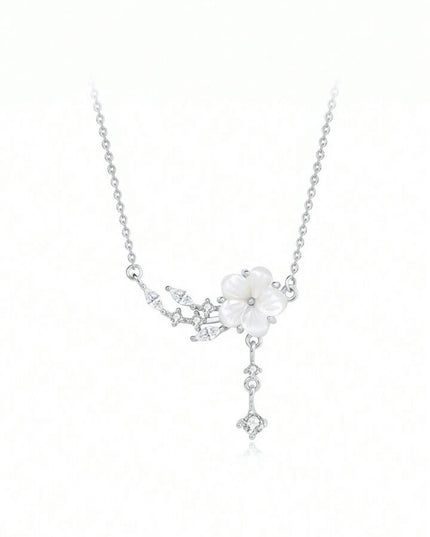 Collar de Plata de Ley 925 con Flor Colgante y Detalles de hojas con diamantes