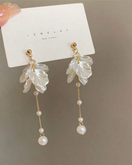 Aretes Colgantes Pétalos Pequeños con Perlas