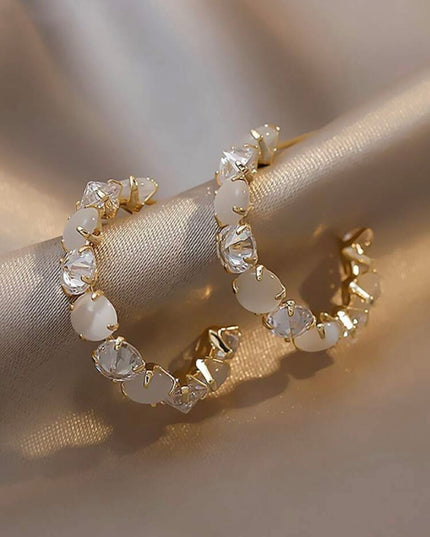 Aros Dorados con Piedras Blancas y Diamantes