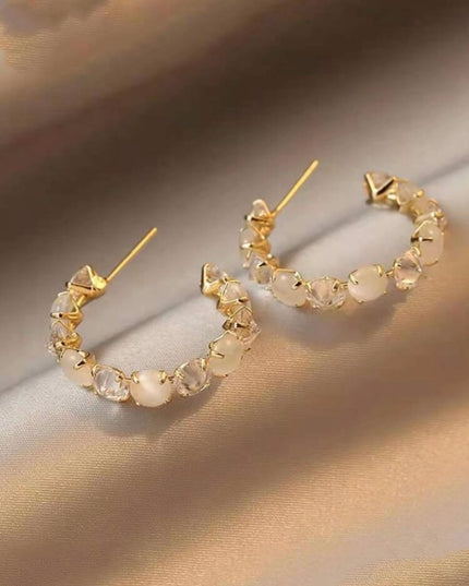 Aros Dorados con Piedras Blancas y Diamantes