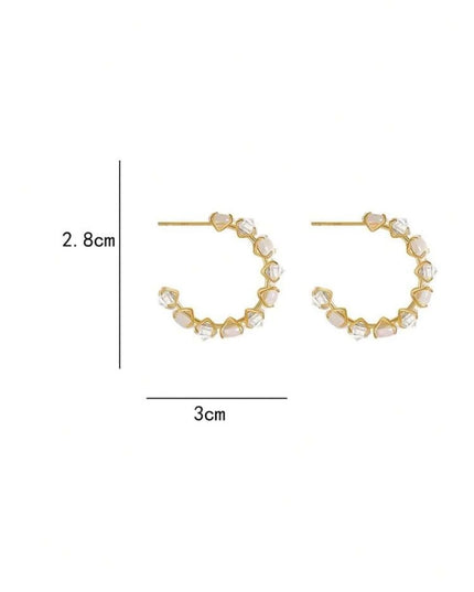 Aros Dorados con Piedras Blancas y Diamantes