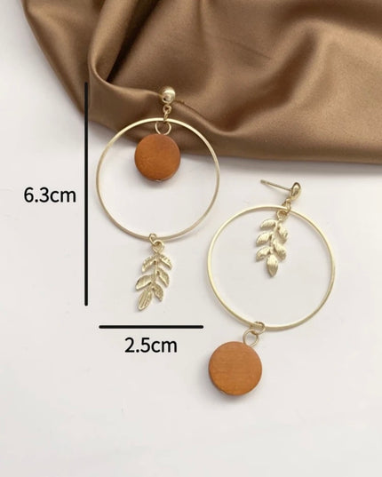 Aretes Círculos con Hojas Doradas