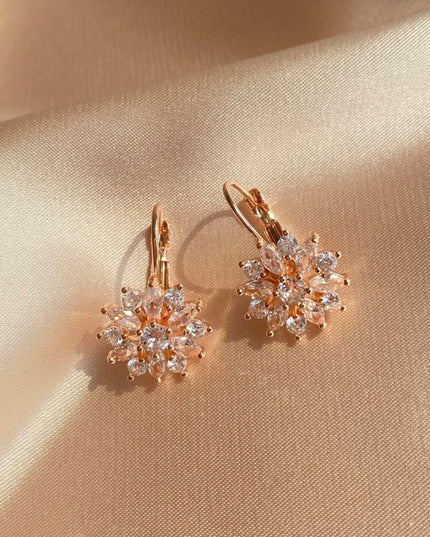 Pendientes Flor con Detalles Diamantes