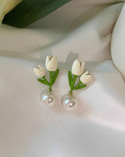 Aretes Tulipanes Blancos con Perla